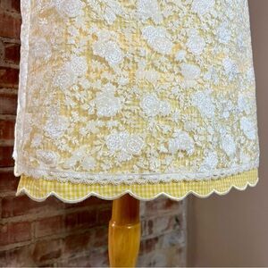 Vintage Yellow and White Lace Scalloped Midi Pencil Skirt -Size 4 -SK04